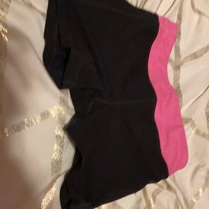 Pink and black spanned size 810.